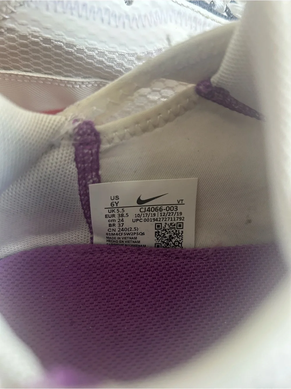 Nike Air Max 2090 Size 6Y